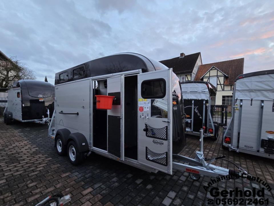 Böckmann Pferdeanhänger Big Portax WCF Vorb. Videokamera - Ремарке за коне: снимка 1 Böckmann Pferdeanhänger Big Portax WCF Vorb. Videokamera - Ремарке за коне: снимка 1