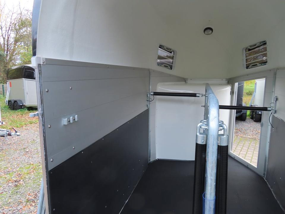 Böckmann Pferdeanhänger, Champion, Esprit, Sattelkammer, 100 km/h - Ремарке за коне: снимка 5 Böckmann Pferdeanhänger, Champion, Esprit, Sattelkammer, 100 km/h - Ремарке за коне: снимка 5