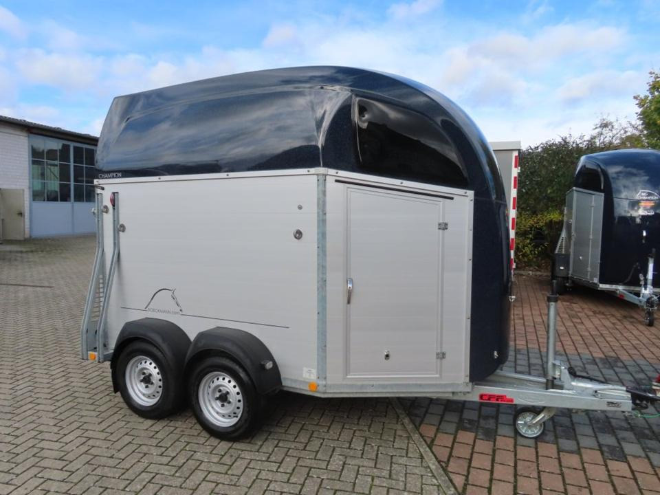 Böckmann Pferdeanhänger Champion R, Alub., 100 km/h - Ремарке за коне: снимка 2 Böckmann Pferdeanhänger Champion R, Alub., 100 km/h - Ремарке за коне: снимка 2