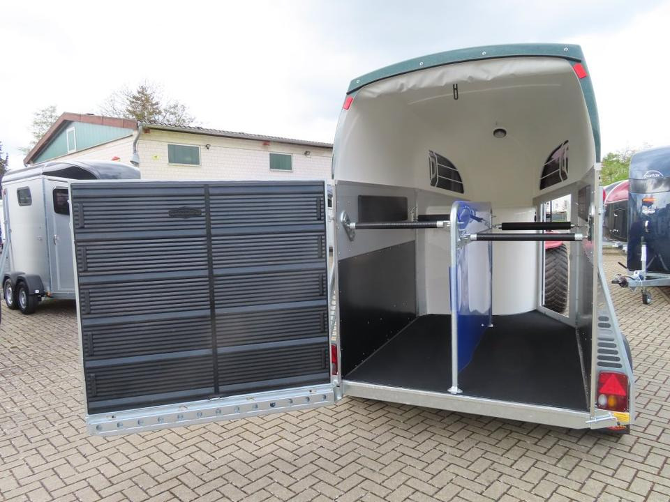 Böckmann Pferdeanhänger Champion R Flügeltür Saka. 100km/h - Ремарке за коне: снимка 1 Böckmann Pferdeanhänger Champion R Flügeltür Saka. 100km/h - Ремарке за коне: снимка 1