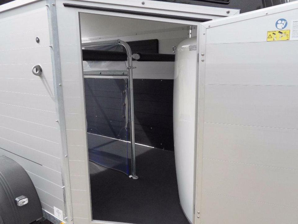 Böckmann Pferdeanhänger Champion R, Flügeltürkombi - Ремарке за коне: снимка 5 Böckmann Pferdeanhänger Champion R, Flügeltürkombi - Ремарке за коне: снимка 5