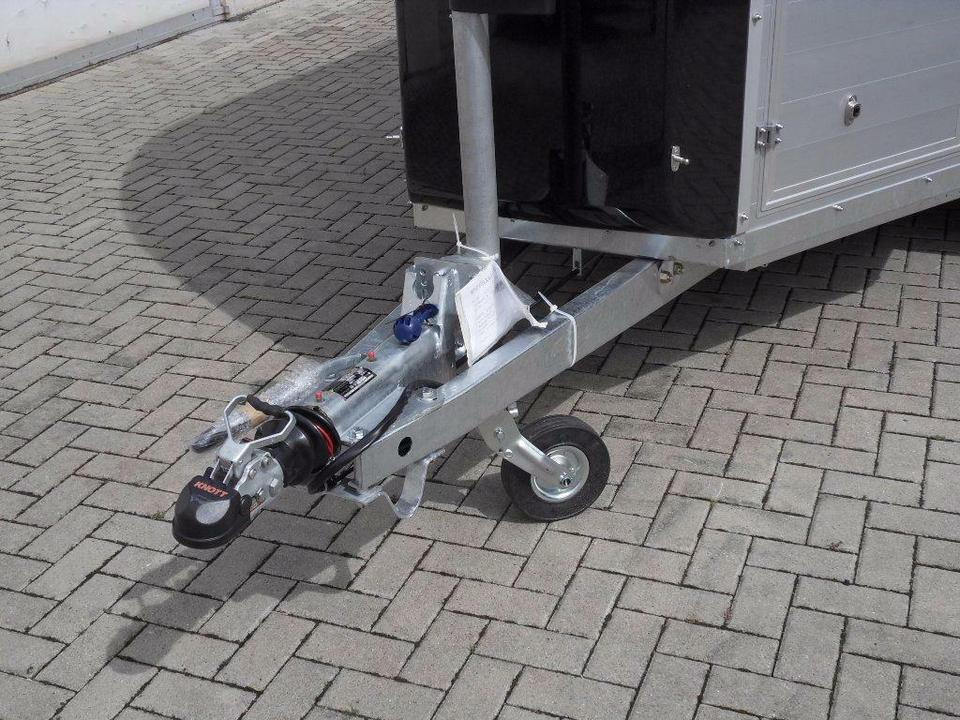 Böckmann Pferdeanhänger Champion R, Flügeltürkombi - Ремарке за коне: снимка 3 Böckmann Pferdeanhänger Champion R, Flügeltürkombi - Ремарке за коне: снимка 3