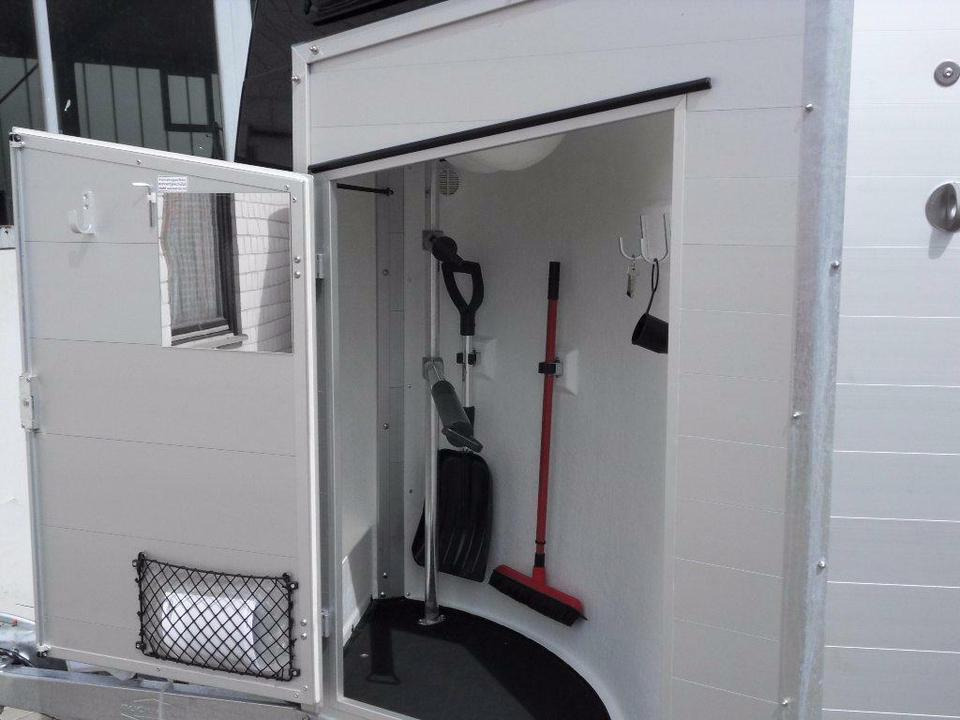 Böckmann Pferdeanhänger Champion R, Flügeltürkombi - Ремарке за коне: снимка 4 Böckmann Pferdeanhänger Champion R, Flügeltürkombi - Ремарке за коне: снимка 4