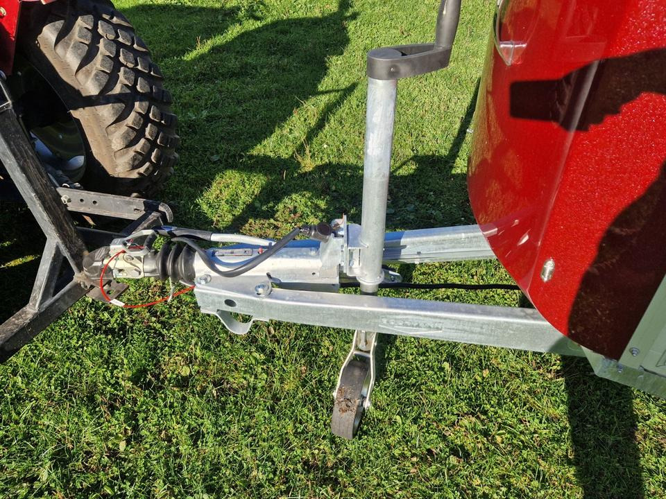 Böckmann Pferdeanhänger Champion R, SaKa., 100 km/h - Ремарке за коне: снимка 5 Böckmann Pferdeanhänger Champion R, SaKa., 100 km/h - Ремарке за коне: снимка 5