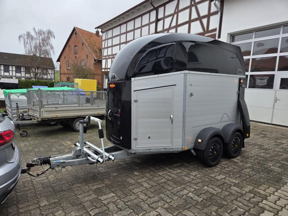 Böckmann Pferdeanhänger Champion R SaKa. WCF-Fahrwerk 100 km/h - Ремарке за коне: снимка 1 Böckmann Pferdeanhänger Champion R SaKa. WCF-Fahrwerk 100 km/h - Ремарке за коне: снимка 1