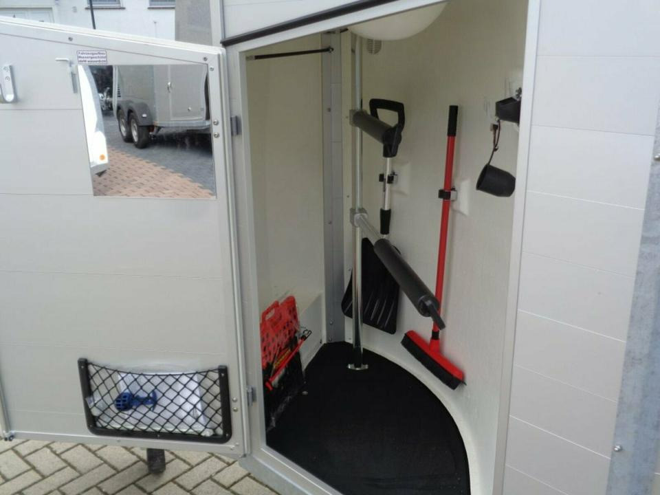 Böckmann Pferdeanhänger Champion R Sattelkammer Aluboden - Ремарке за коне: снимка 3 Böckmann Pferdeanhänger Champion R Sattelkammer Aluboden - Ремарке за коне: снимка 3