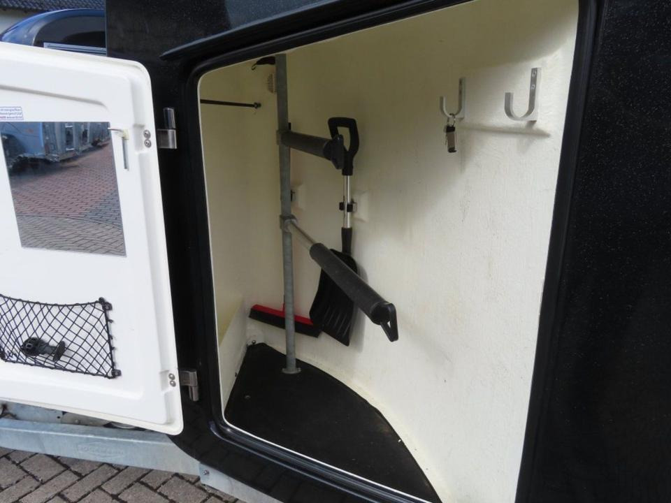 Böckmann Pferdeanhänger, Comfort, Alub. Sattelk. 100 km/h, top - Ремарке за коне: снимка 3 Böckmann Pferdeanhänger, Comfort, Alub. Sattelk. 100 km/h, top - Ремарке за коне: снимка 3