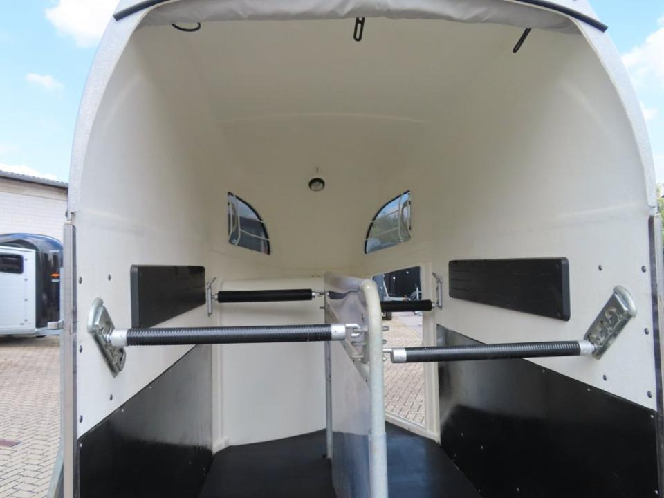 Böckmann Pferdeanhänger, Comfort, Alub. Sattelk. 100 km/h, top - Ремарке за коне: снимка 5 Böckmann Pferdeanhänger, Comfort, Alub. Sattelk. 100 km/h, top - Ремарке за коне: снимка 5