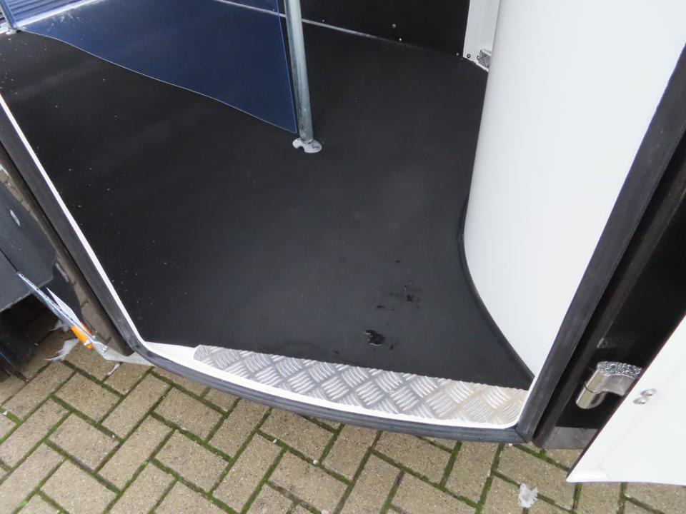 Ремарке за коне Böckmann Pferdeanhänger, NEU Comfort 23, Sattelkammer,ALUBODEN: снимка 7 Ремарке за коне Böckmann Pferdeanhänger, NEU Comfort 23, Sattelkammer,ALUBODEN: снимка 7