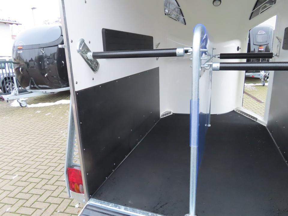 Ремарке за коне Böckmann Pferdeanhänger, NEU Comfort 23, Sattelkammer,ALUBODEN: снимка 10 Ремарке за коне Böckmann Pferdeanhänger, NEU Comfort 23, Sattelkammer,ALUBODEN: снимка 10