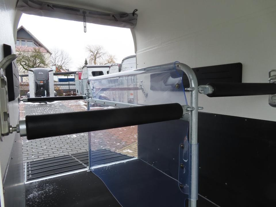 Ремарке за коне Böckmann Pferdeanhänger, NEU Comfort 23, Sattelkammer,ALUBODEN: снимка 8 Ремарке за коне Böckmann Pferdeanhänger, NEU Comfort 23, Sattelkammer,ALUBODEN: снимка 8