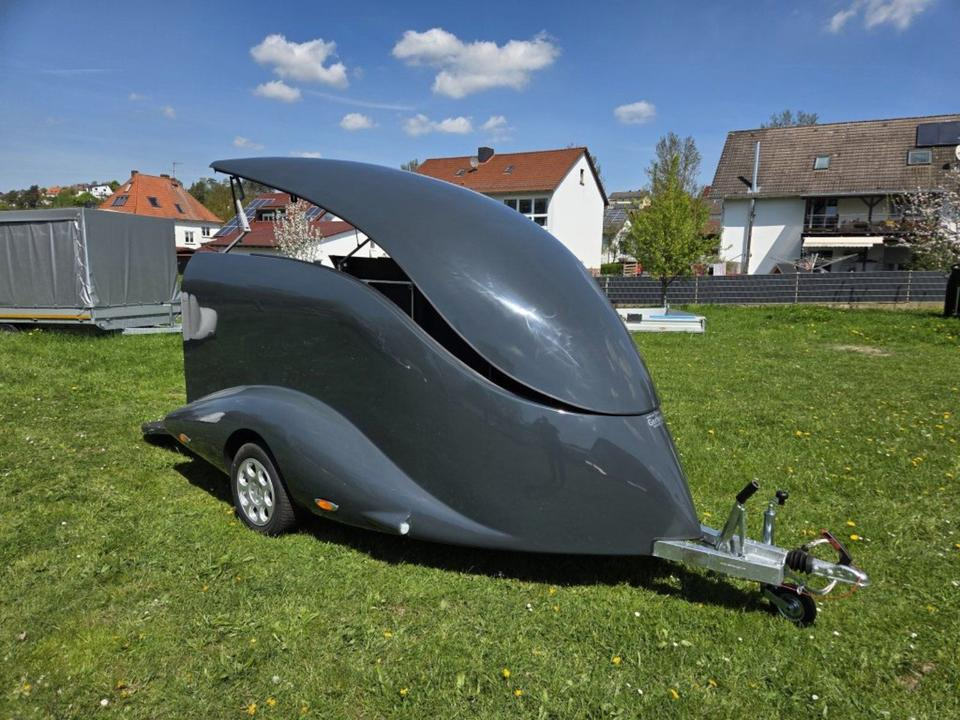 PKW Anhänger geschlossen Motorrad Mieten Leihen 1000kg 100km/h - Ремарке за мотор: снимка 2 PKW Anhänger geschlossen Motorrad Mieten Leihen 1000kg 100km/h - Ремарке за мотор: снимка 2