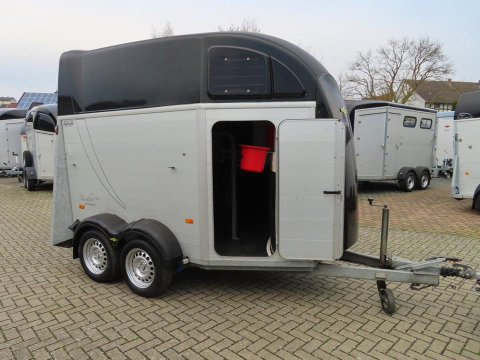 Pferdeanhänger Humbaur, Xanthos Aero, 100 km/h Sattelkammer - Ремарке за коне: снимка 1 Pferdeanhänger Humbaur, Xanthos Aero, 100 km/h Sattelkammer - Ремарке за коне: снимка 1