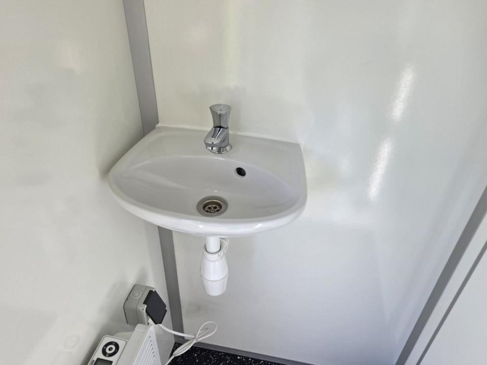 Жилищен контейнер, Ремарке Toilettenwagen Sanitär-Anhänger WC Wagen 2xD, 1xH+2U: снимка 10