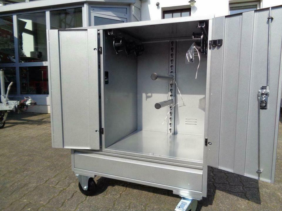 Turnierschrank fahrbar NEU pulverbeschichtet abschließbar - Инструмент/ Оборудване: снимка 1 Turnierschrank fahrbar NEU pulverbeschichtet abschließbar - Инструмент/ Оборудване: снимка 1