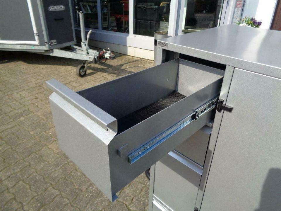 Turnierschrank fahrbar NEU pulverbeschichtet abschließbar - Инструмент/ Оборудване: снимка 2 Turnierschrank fahrbar NEU pulverbeschichtet abschließbar - Инструмент/ Оборудване: снимка 2
