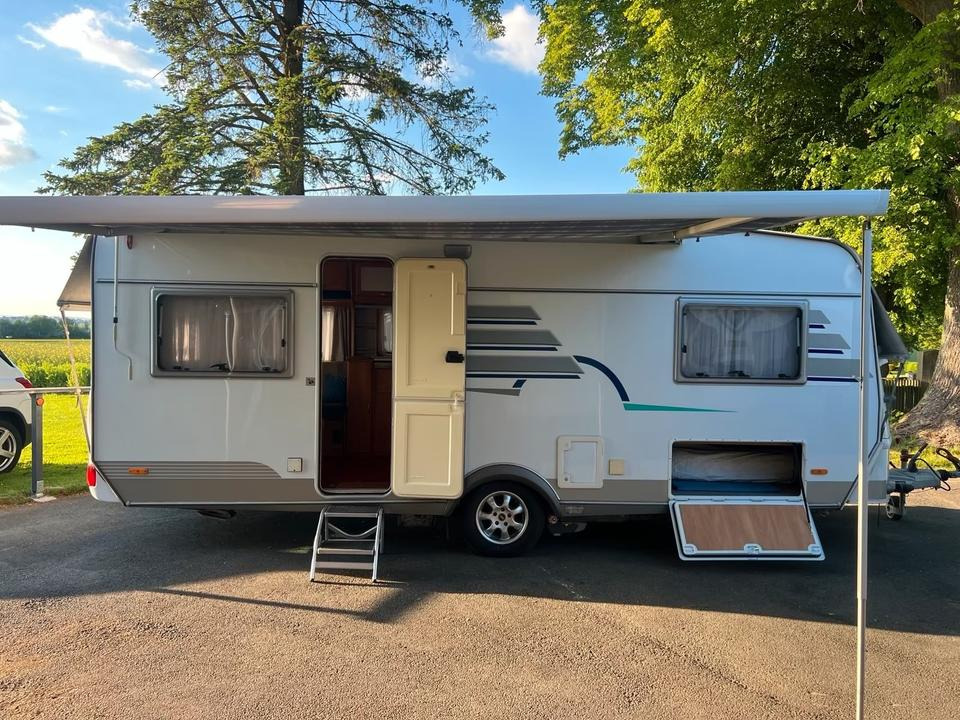 Wohnwagen Hymer Top Ausstattung Mover Vohrzelt 4x Schlafplätze WC - Каравана: снимка 1 Wohnwagen Hymer Top Ausstattung Mover Vohrzelt 4x Schlafplätze WC - Каравана: снимка 1