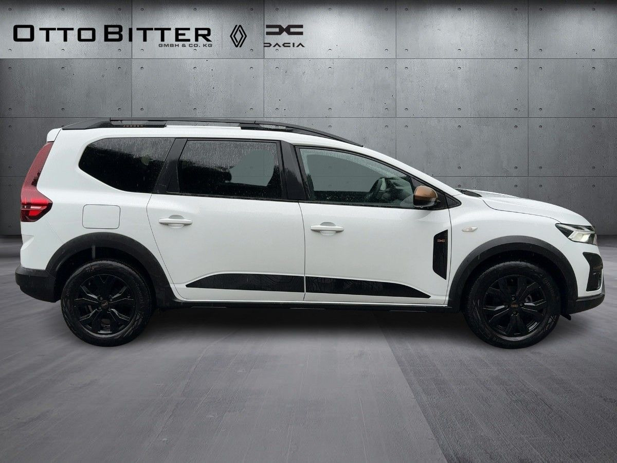 Dacia Jogger Extreme TCe110 5-Sitzer NAVI/RESERVERAD - Комби: снимка 5 Dacia Jogger Extreme TCe110 5-Sitzer NAVI/RESERVERAD - Комби: снимка 5