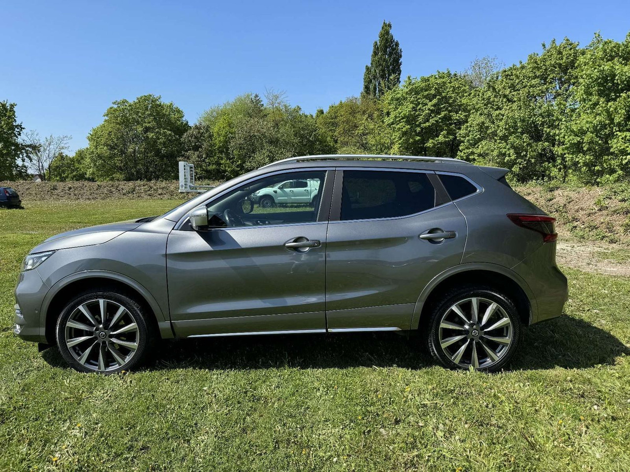Nissan Qashqai 1.7 dCi N-Connecta 4x4 ALLRAD AUTOMATIK - Джип: снимка 2 Nissan Qashqai 1.7 dCi N-Connecta 4x4 ALLRAD AUTOMATIK - Джип: снимка 2