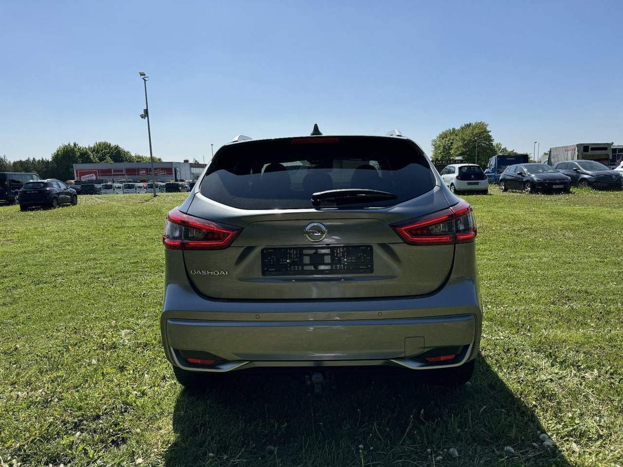 Nissan Qashqai 1.7 dCi N-Connecta 4x4 ALLRAD AUTOMATIK - Джип: снимка 4 Nissan Qashqai 1.7 dCi N-Connecta 4x4 ALLRAD AUTOMATIK - Джип: снимка 4