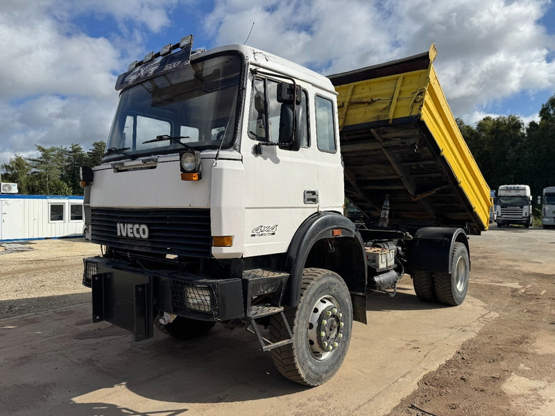 Iveco Magirus 170 - 25 (4X4 / GRAND PONT / LAMES / POMPE MANUELLE) - Самосвал камион: снимка 1 Iveco Magirus 170 - 25 (4X4 / GRAND PONT / LAMES / POMPE MANUELLE) - Самосвал камион: снимка 1