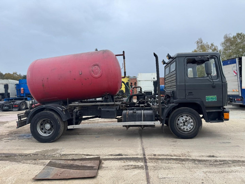 MAN 18.232 (8000 L / 6 CYLINDER WITH MANUAL PUMP / STEEL SUSPENSION) - Каналопочистваща машина: снимка 4 MAN 18.232 (8000 L / 6 CYLINDER WITH MANUAL PUMP / STEEL SUSPENSION) - Каналопочистваща машина: снимка 4