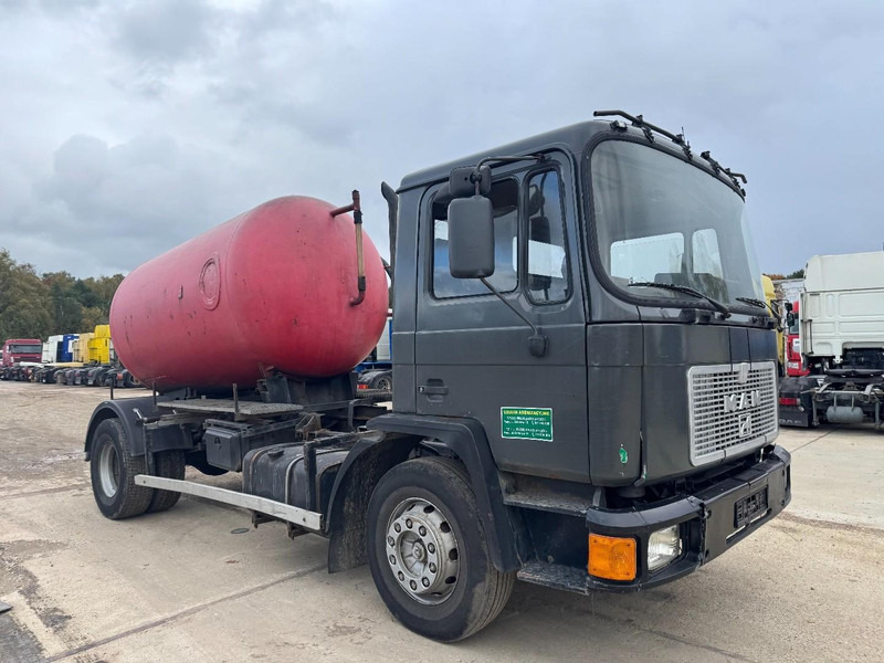 MAN 18.232 (8000 L / 6 CYLINDER WITH MANUAL PUMP / STEEL SUSPENSION) - Каналопочистваща машина: снимка 3 MAN 18.232 (8000 L / 6 CYLINDER WITH MANUAL PUMP / STEEL SUSPENSION) - Каналопочистваща машина: снимка 3