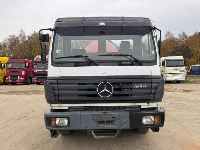 Mercedes-Benz SK 1824 (10.000 L / GRAND PONT / LAMES / V6 MOTEUR / PARFAIT ETAT) - Каналопочистваща машина: снимка 2 Mercedes-Benz SK 1824 (10.000 L / GRAND PONT / LAMES / V6 MOTEUR / PARFAIT ETAT) - Каналопочистваща машина: снимка 2