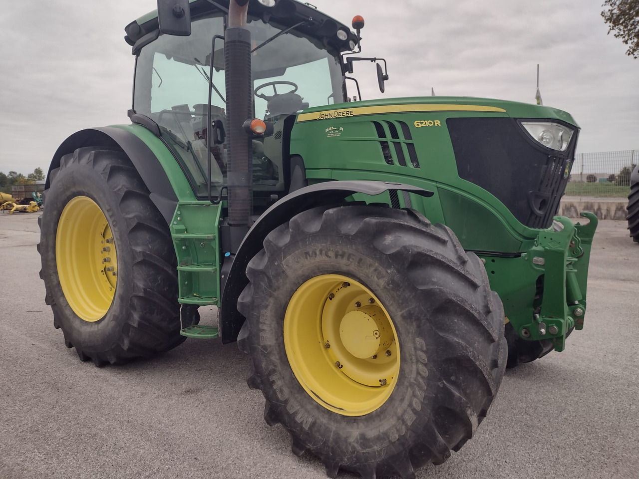 JOHN DEERE 6210 R - Трактор: снимка 2 JOHN DEERE 6210 R - Трактор: снимка 2