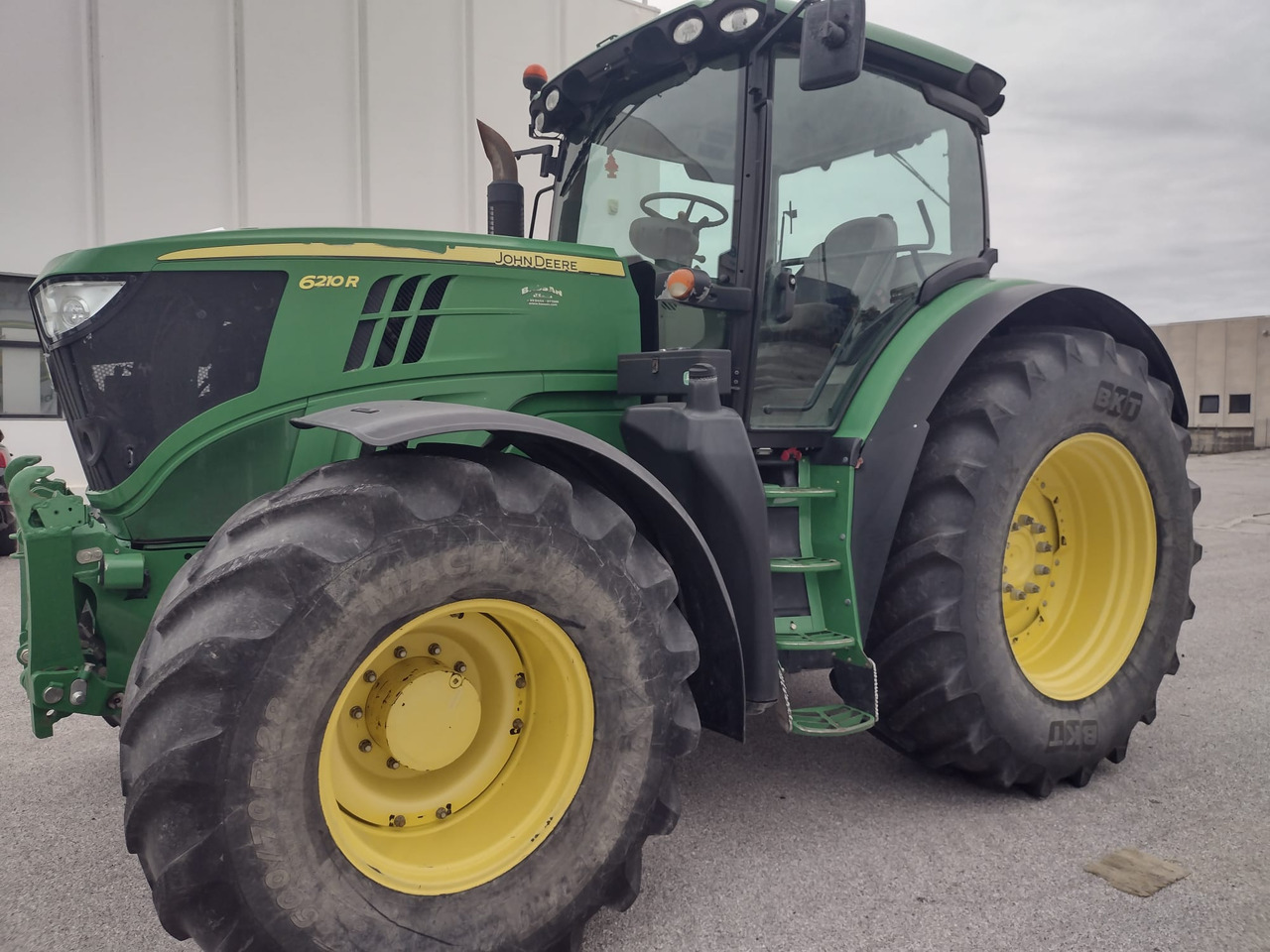 JOHN DEERE 6210 R - Трактор: снимка 1 JOHN DEERE 6210 R - Трактор: снимка 1