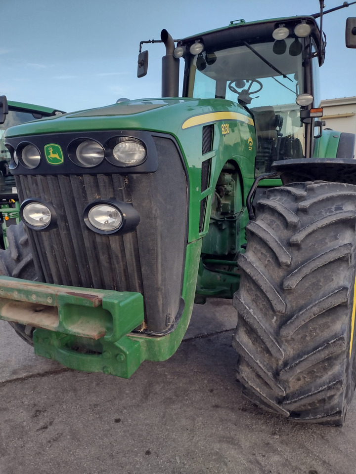 JOHN DEERE 8230 - Трактор: снимка 3 JOHN DEERE 8230 - Трактор: снимка 3