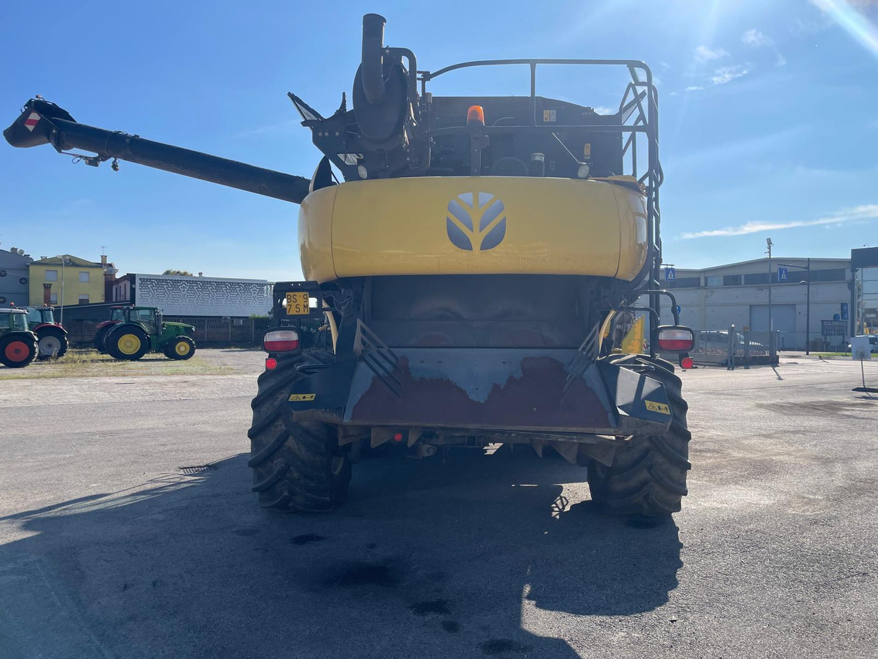 NEW HOLLAND MIETITREBBIA CR 9.90 - Зърнокомбайн: снимка 4 NEW HOLLAND MIETITREBBIA CR 9.90 - Зърнокомбайн: снимка 4