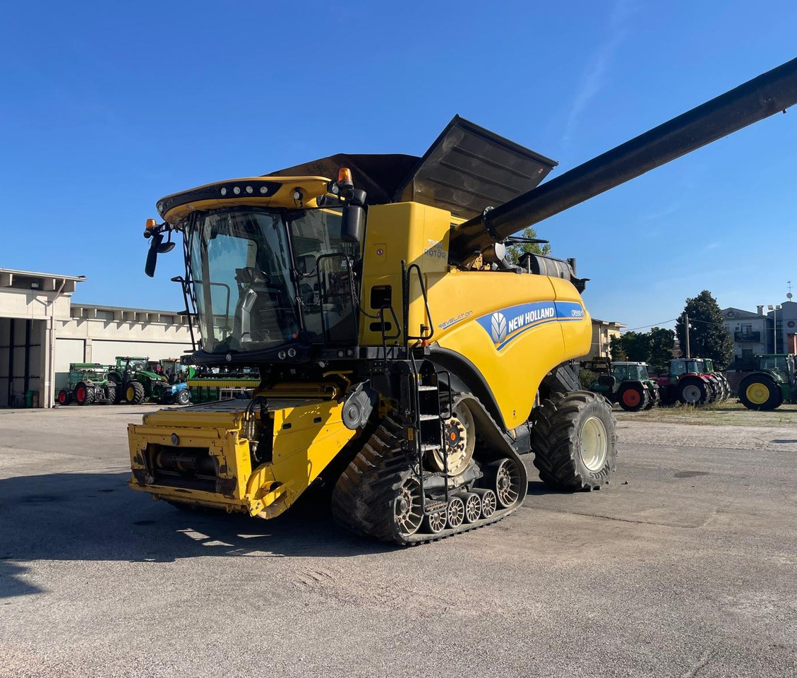 NEW HOLLAND MIETITREBBIA CR 9.90 - Зърнокомбайн: снимка 1 NEW HOLLAND MIETITREBBIA CR 9.90 - Зърнокомбайн: снимка 1