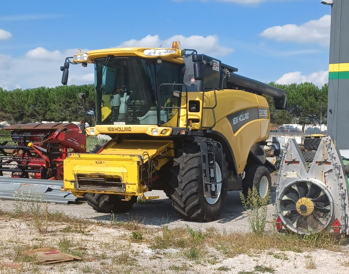 NEW HOLLAND MIETITREBBIA CX 720 - Зърнокомбайн: снимка 2 NEW HOLLAND MIETITREBBIA CX 720 - Зърнокомбайн: снимка 2