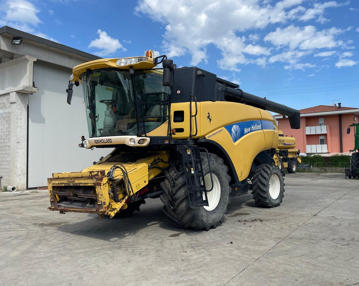 NEW HOLLAND MIETITREBBIA CX 8080 - Зърнокомбайн: снимка 1 NEW HOLLAND MIETITREBBIA CX 8080 - Зърнокомбайн: снимка 1