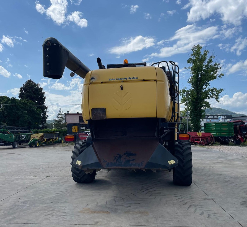 NEW HOLLAND MIETITREBBIA CX 8080 - Зърнокомбайн: снимка 5 NEW HOLLAND MIETITREBBIA CX 8080 - Зърнокомбайн: снимка 5