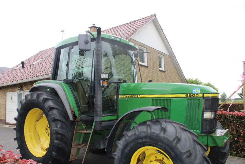 John Deere 6600 - Трактор: снимка 2 John Deere 6600 - Трактор: снимка 2