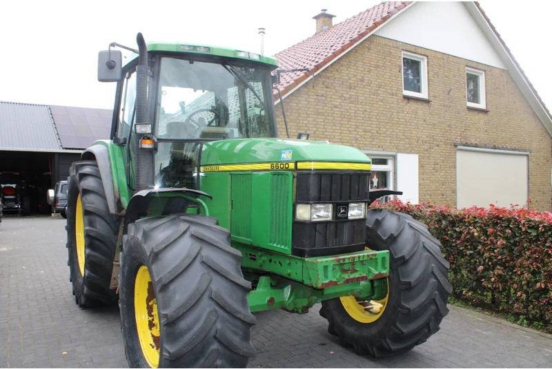 John Deere 6600 - Трактор: снимка 1 John Deere 6600 - Трактор: снимка 1