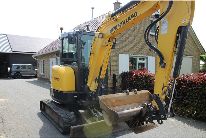 New Holland E37C binnendraaier - Мини кран: снимка 1 New Holland E37C binnendraaier - Мини кран: снимка 1