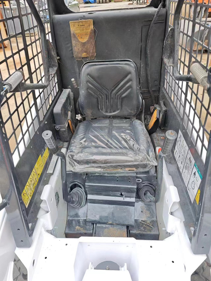 BOBCAT S70 - Мини челен товарач: снимка 5 BOBCAT S70 - Мини челен товарач: снимка 5