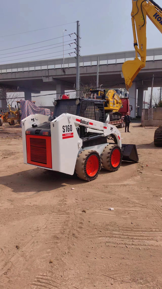 BOBCAT s160 - Мини челен товарач: снимка 2 BOBCAT s160 - Мини челен товарач: снимка 2