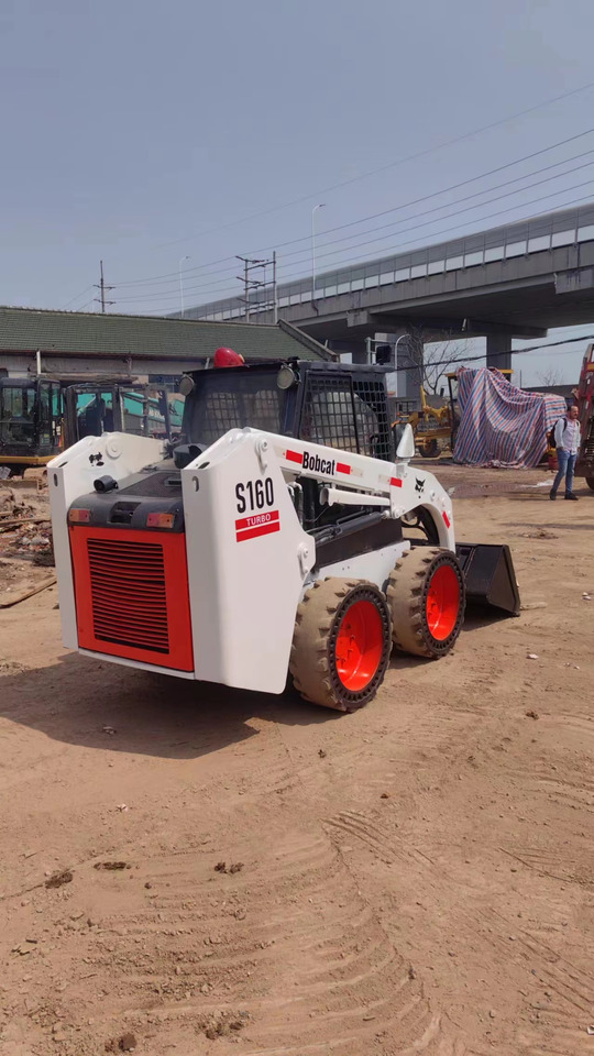 BOBCAT s160 - Мини челен товарач: снимка 1 BOBCAT s160 - Мини челен товарач: снимка 1