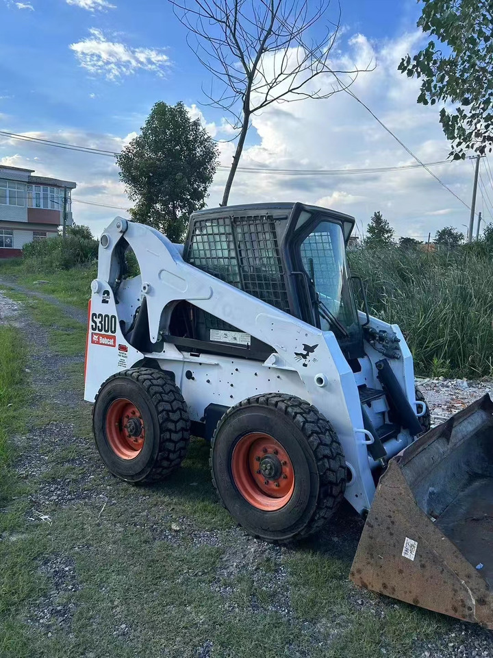 BOBCAT s300 - Мини челен товарач: снимка 4 BOBCAT s300 - Мини челен товарач: снимка 4