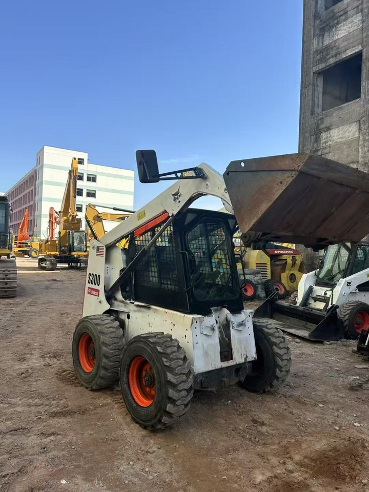 BOBCAT s300 - Мини челен товарач: снимка 4 BOBCAT s300 - Мини челен товарач: снимка 4