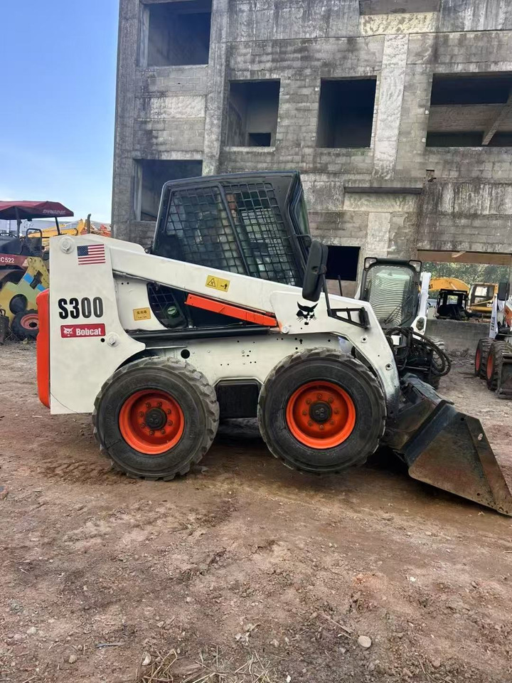 BOBCAT s300 - Мини челен товарач: снимка 2 BOBCAT s300 - Мини челен товарач: снимка 2