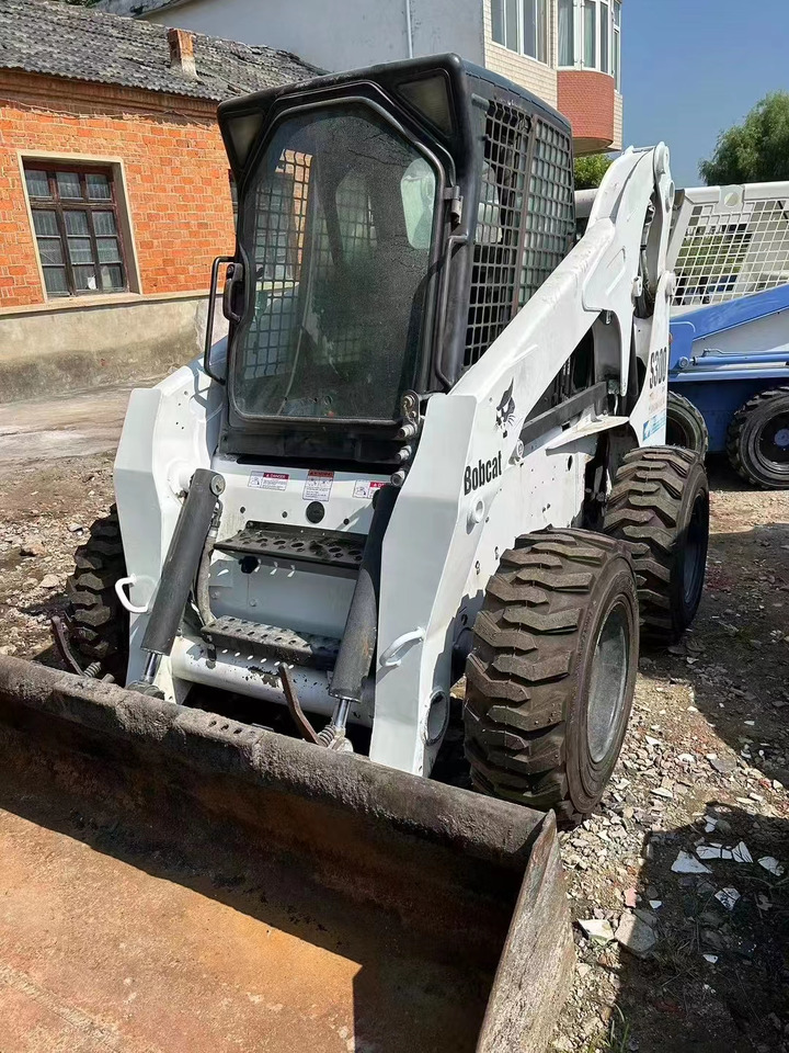 BOBCAT s300 - Мини челен товарач: снимка 1 BOBCAT s300 - Мини челен товарач: снимка 1