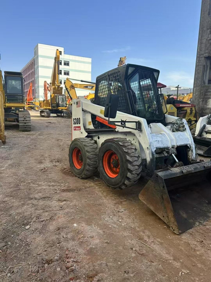 BOBCAT s300 - Мини челен товарач: снимка 3 BOBCAT s300 - Мини челен товарач: снимка 3