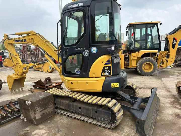 Best Quality Komatsu PC35mr Used Mini Excavator Earth-moving Machinery in Good Condition - Верижен багер: снимка 2 Best Quality Komatsu PC35mr Used Mini Excavator Earth-moving Machinery in Good Condition - Верижен багер: снимка 2