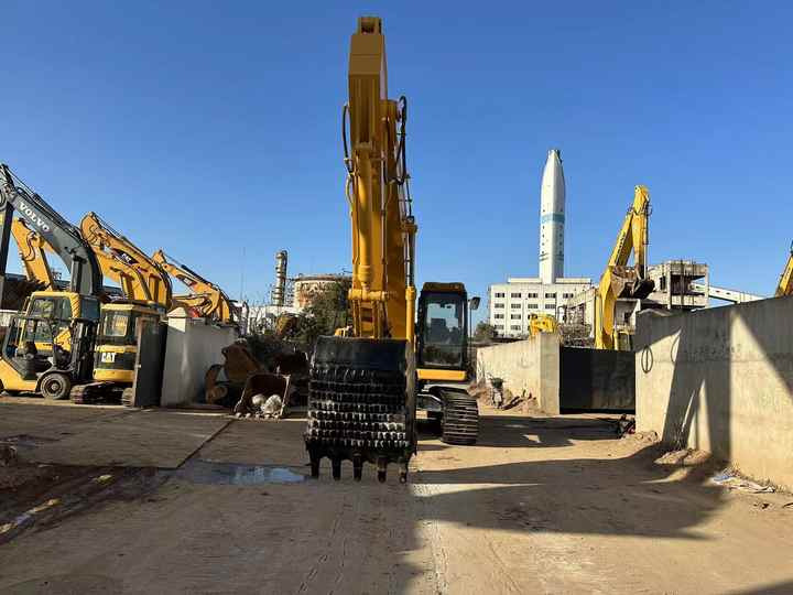 Budget-Friendly Cat 325BL Excavator| Original Parts, No Major Repairs, Global Shipping Available! - Верижен багер: снимка 4 Budget-Friendly Cat 325BL Excavator| Original Parts, No Major Repairs, Global Shipping Available! - Верижен багер: снимка 4