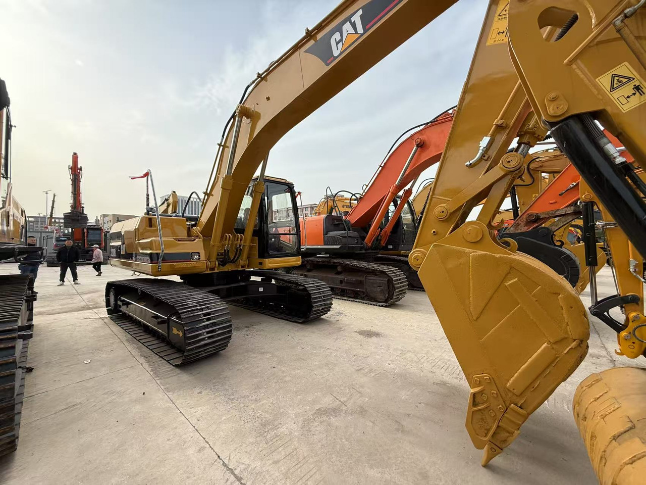 CATERPILLAR 320b - Верижен багер: снимка 2 CATERPILLAR 320b - Верижен багер: снимка 2